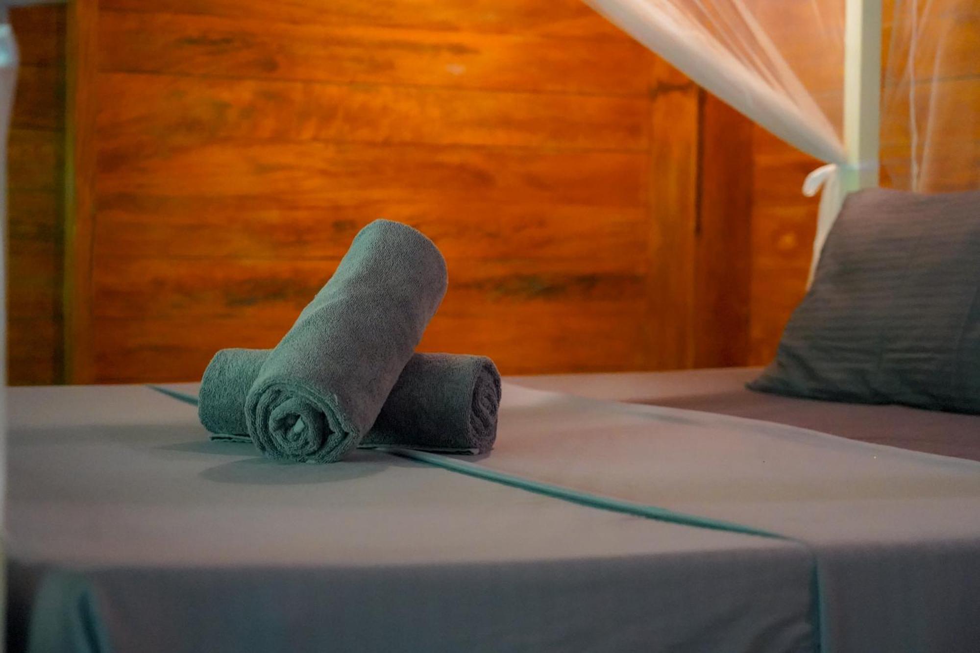 Into The Blue - Yoga Included & Walk To 3 Beaches Tangalle Exterior photo